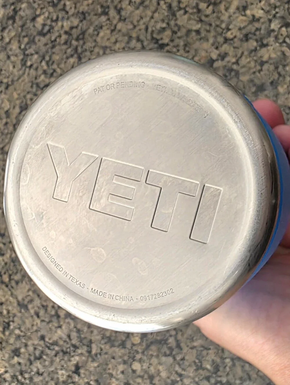 Yeti Rambler 20 oz Tumbler Tahoe Wave Blue With Lid outdoor travel
